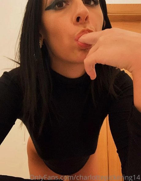 Photo nue de fuite OnlyFans de Charlotte Pickering