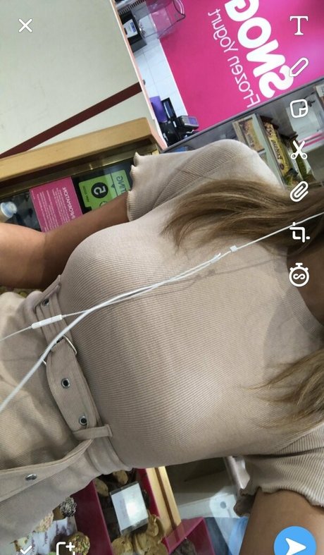 Photo nue de fuite OnlyFans de Kyia Peters Basildon