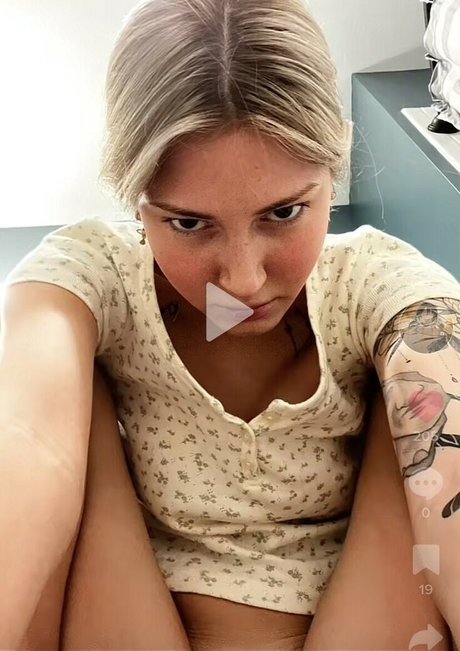 Photo nue de fuite OnlyFans de Stinkypoopyfartface