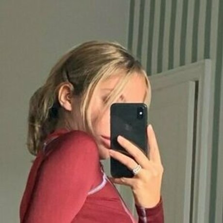 Photo nue de fuite OnlyFans de Mathildtantot