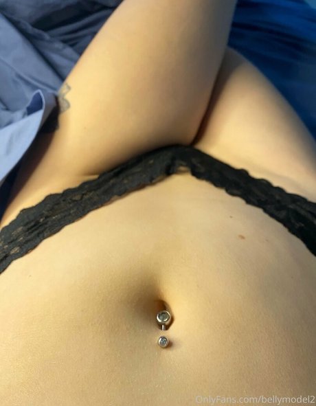 Photo nue de fuite OnlyFans de Bellymodel2