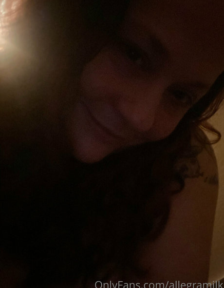 Photo nue de fuite OnlyFans de Allegramilk
