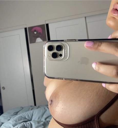 Photo nue de fuite OnlyFans de Laixxx