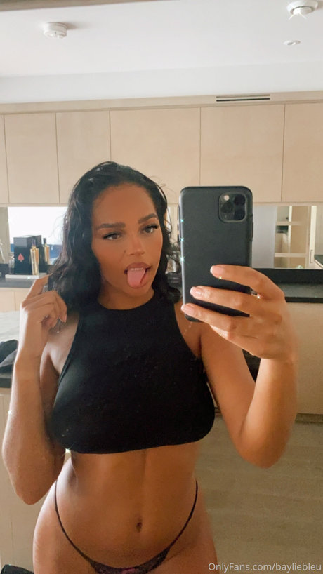 Photo nue de fuite OnlyFans de Bayliebleu