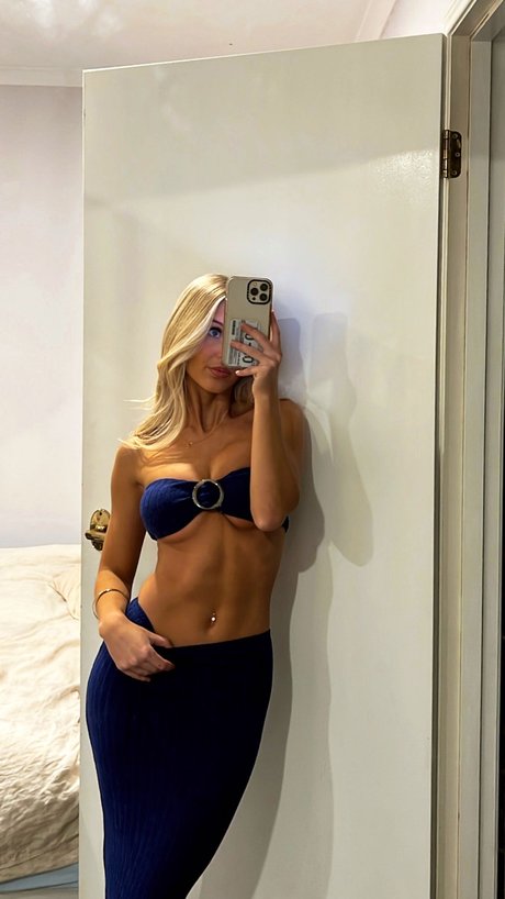 Photo nue de fuite OnlyFans de Cassie And Chloe Roberts