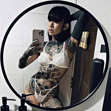 Photo nue de fuite OnlyFans de Angelie Pench
