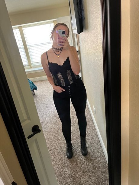 Photo nue de fuite OnlyFans de Alanis King