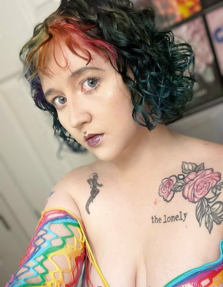 Photo nue de fuite OnlyFans de Catholic Virgin