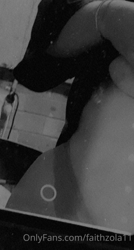 Photo nue de fuite OnlyFans de Faithzola11
