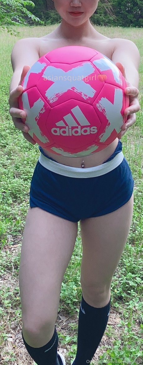 Asian Squatgirl