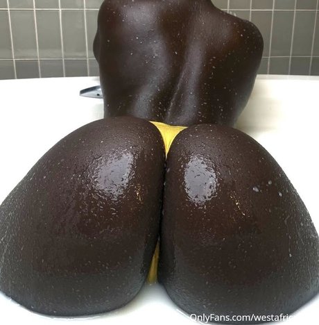 Photo nue de fuite OnlyFans de West African Doll