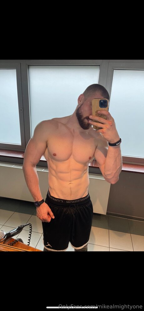 Photo nue de fuite OnlyFans de Mikealmightyone
