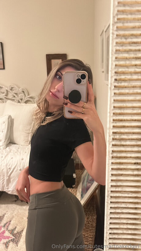 Cutesmartnudegirl