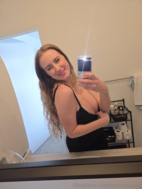 Photo nue de fuite OnlyFans de Hannylouise
