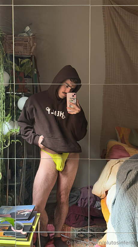 Photo nue de fuite OnlyFans de Plutosinferno