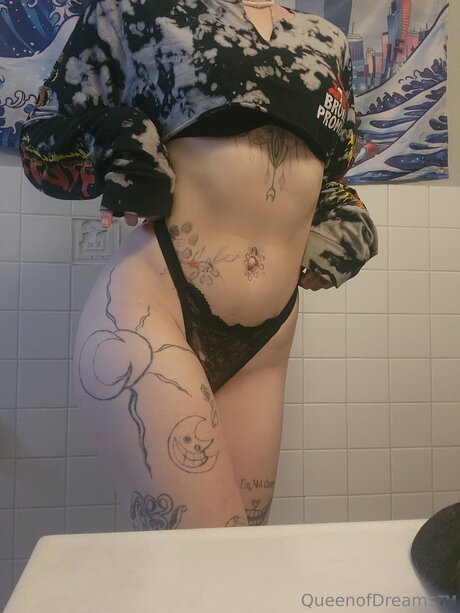 Photo nue de fuite OnlyFans de O Phel Ia Baby