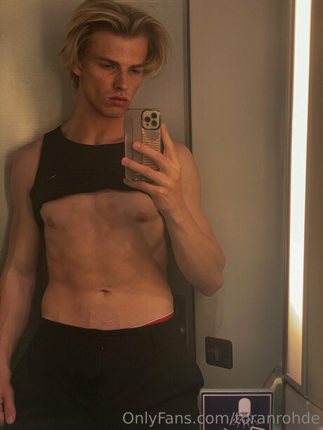 Photo nue de fuite OnlyFans de Toranrohdefree