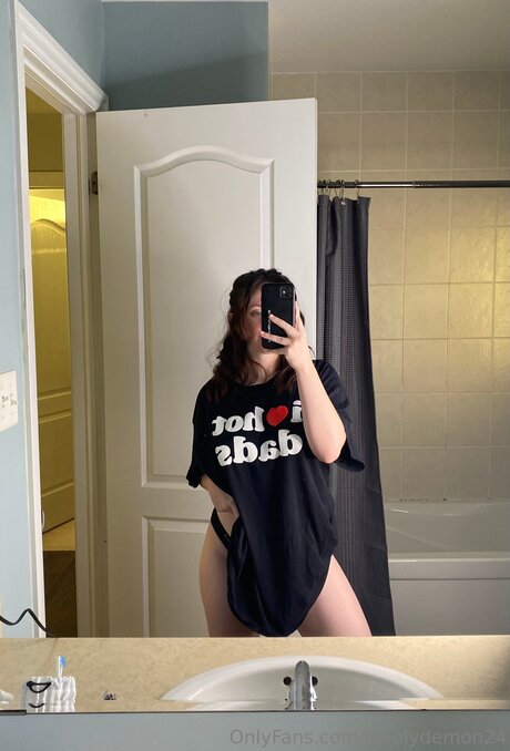 Photo nue de fuite OnlyFans de Lovelydemon24