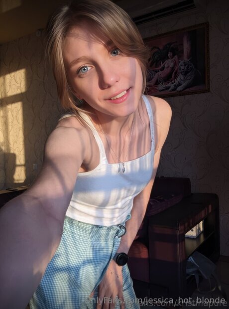 Jessica Hot Blonde