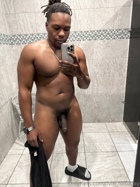 Photo nue de fuite OnlyFans de Livin Fortoday