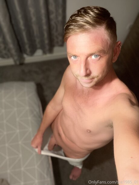 Photo nue de fuite OnlyFans de Ste1985 01