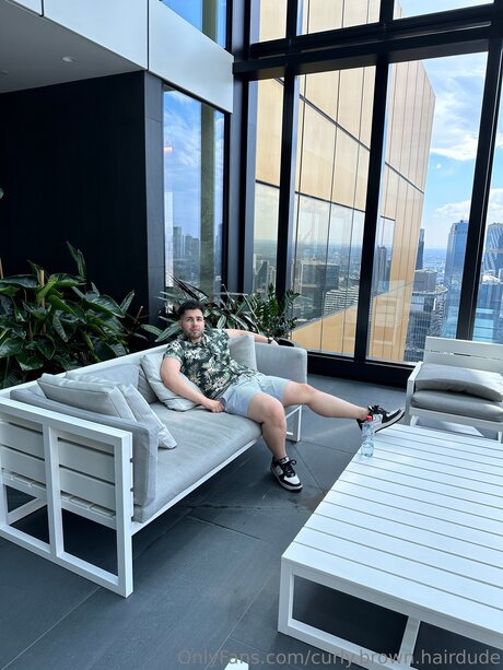 Curly Brown Hairdude