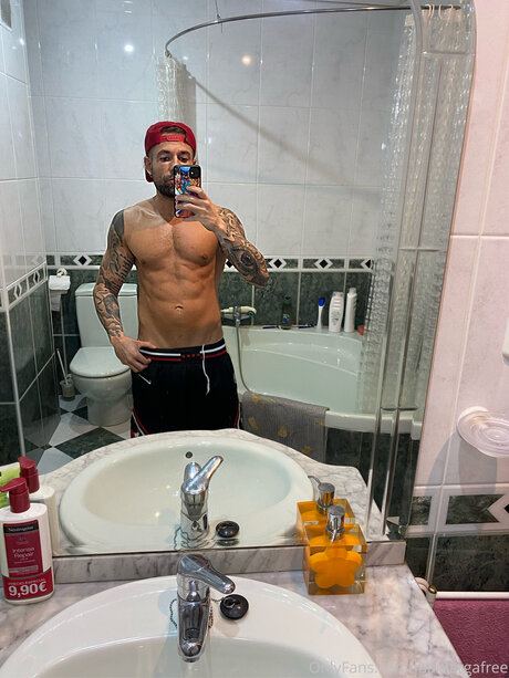 Photo nue de fuite OnlyFans de Juanlargafree