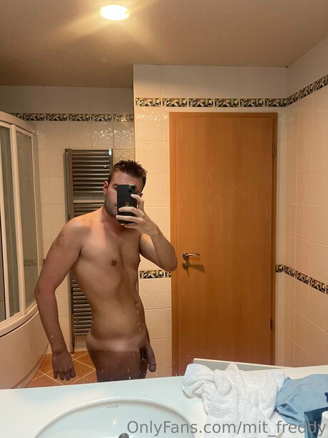 Photo nue de fuite OnlyFans de Mit Freddy