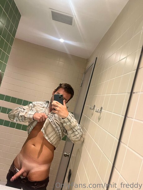 Photo nue de fuite OnlyFans de Mit Freddy