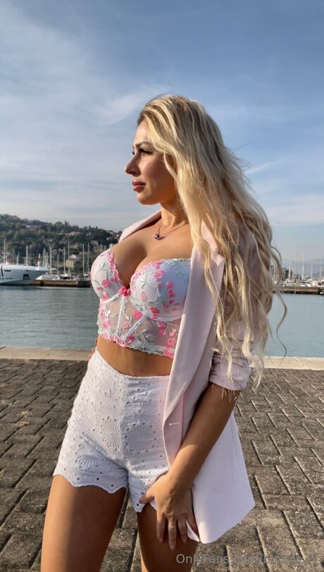 Blonde37