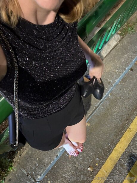 Photo nue de fuite OnlyFans de M00nflower