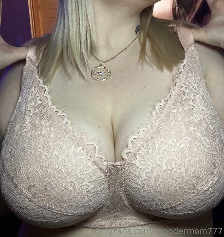 Photo nue de fuite OnlyFans de Spoodermom777
