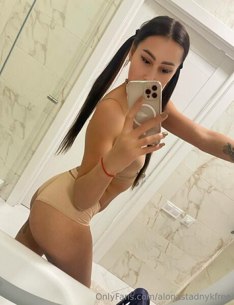 Photo nue de fuite OnlyFans de Alonastadnykfree