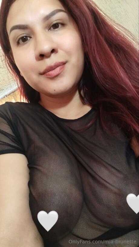 Mia Brunette