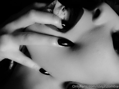 Photo nue de fuite OnlyFans de Glam Suicide