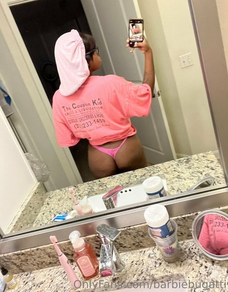 Photo nue de fuite OnlyFans de Barbie Bugatti