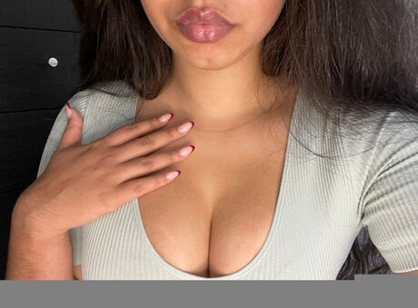 Photo nue de fuite OnlyFans de Ellaroseyyfree