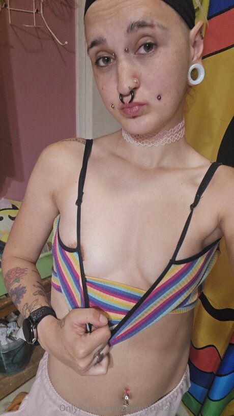 Photo nue de fuite OnlyFans de Zeemako420