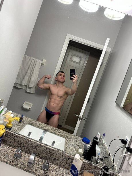 Photo nue de fuite OnlyFans de Jcmounduixfree