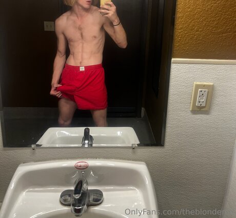 Photo nue de fuite OnlyFans de Theblonderod