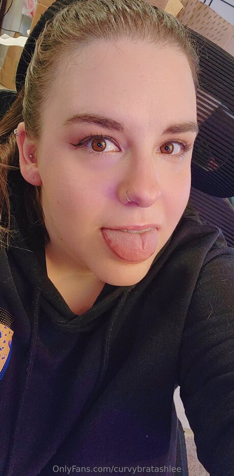 Photo nue de fuite OnlyFans de Curvybratashlee