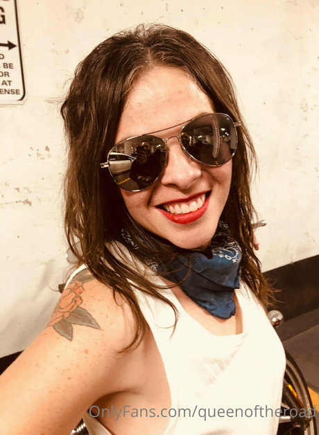 Photo nue de fuite OnlyFans de Queen Of The Road
