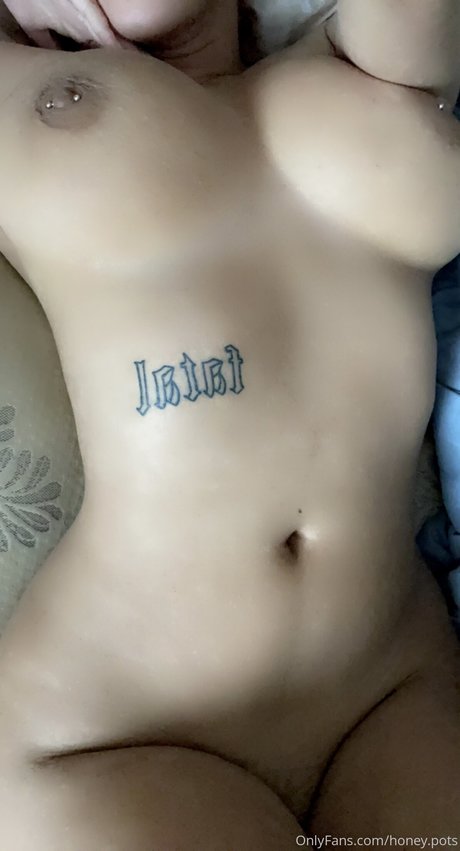 Photo nue de fuite OnlyFans de Honeypots