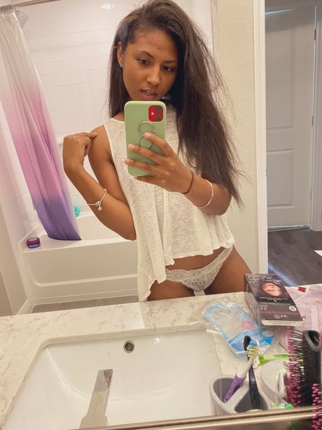 Photo nue de fuite OnlyFans de Leah Milkdiamond