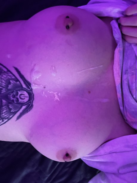 Photo nue de fuite OnlyFans de Step Sis Lilli