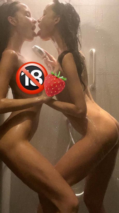 Adelalinka Twins