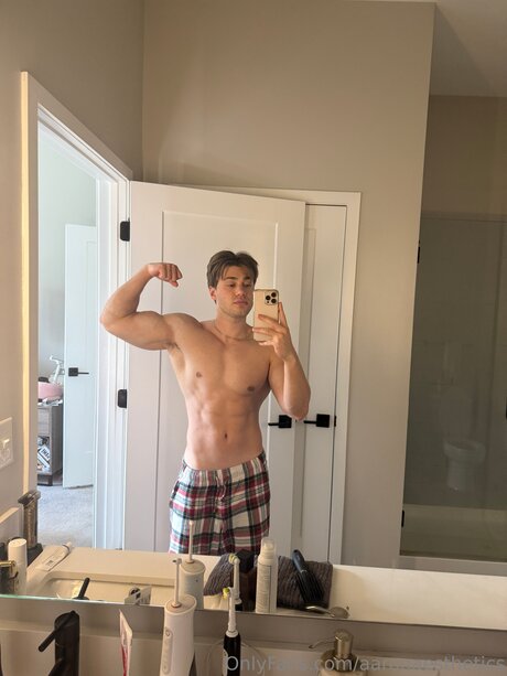 Photo nue de fuite OnlyFans de Aaronaesthetics