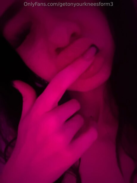Photo nue de fuite OnlyFans de Getonyourkneesform3