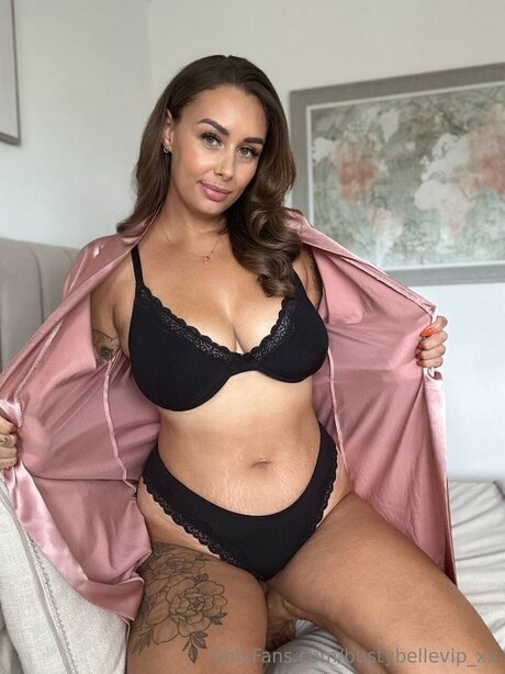 Photo nue de fuite OnlyFans de Bustybellevip Xx