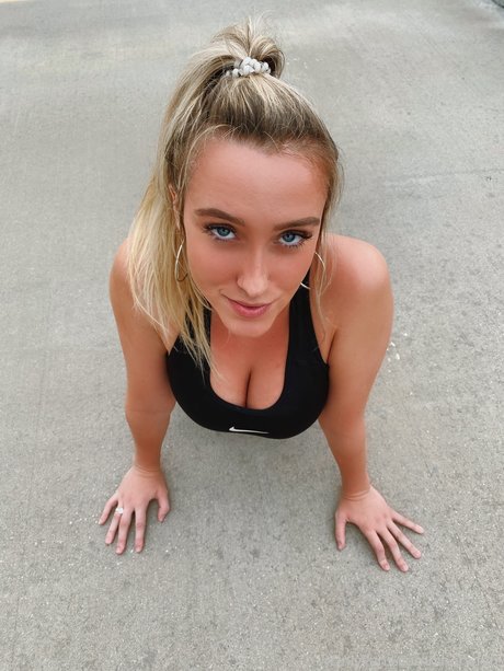 Photo nue de fuite OnlyFans de Cher White